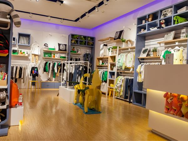 1001夜童装店铺展示