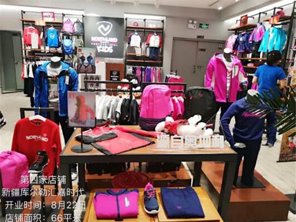 诺诗兰童装店铺展示