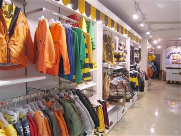 彩虹熊童装店铺展示