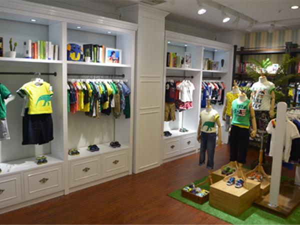 威斯米童装店铺展示