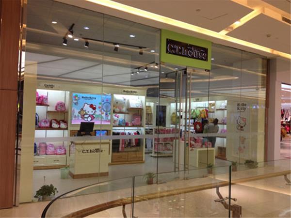 HELLO KITTY童装店铺展示