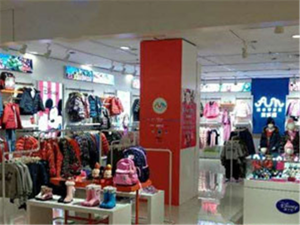 欢乐屋童装店铺展示