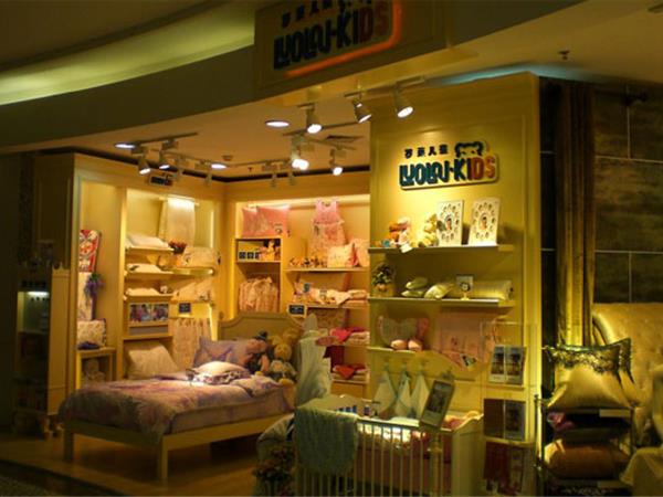 罗莱儿童童装店铺展示