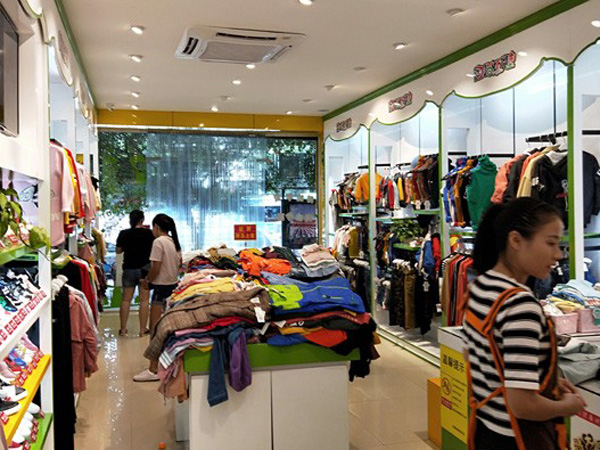 奇妙城堡童装店铺展示
