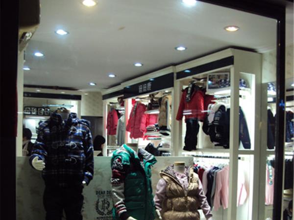 迪迪鹿童装店铺展示
