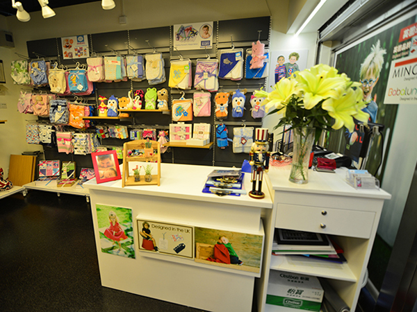 米诺特童装店铺展示