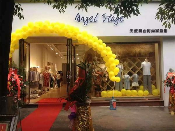 天使舞台童装店铺展示