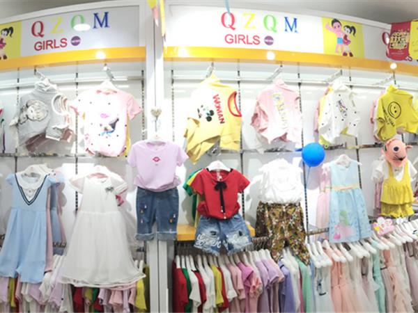 七仔七妹童装店铺展示