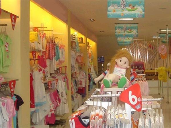 功夫熊童装店铺展示