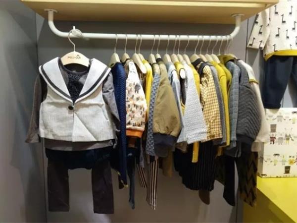 moimoln童装店铺展示