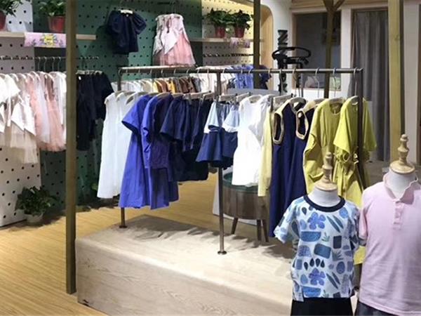 尼可童装店铺展示