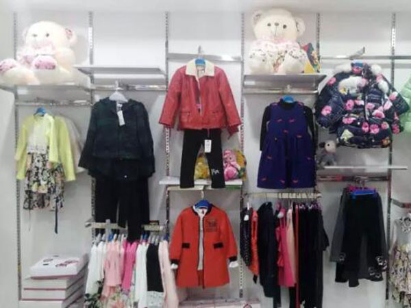 布鲁莎莎童装店铺展示