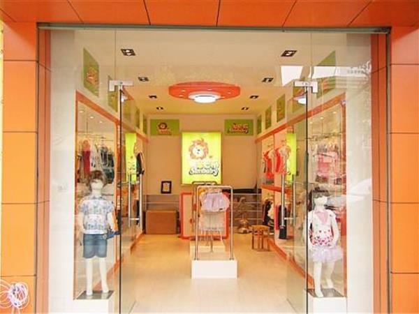 辛巴布童装店铺展示