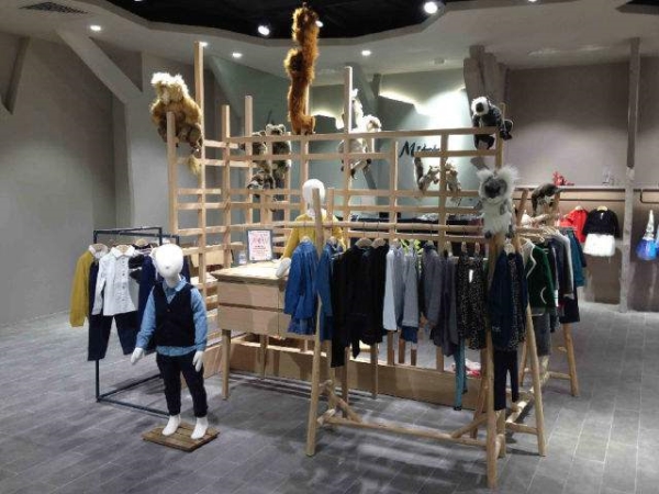 MITTI童装店铺展示
