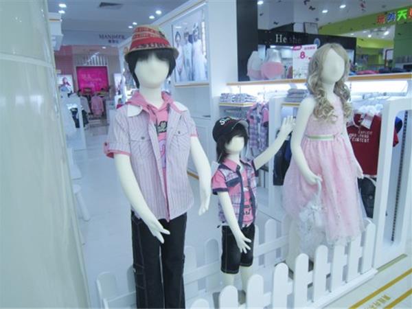 伊比奇童装店铺展示
