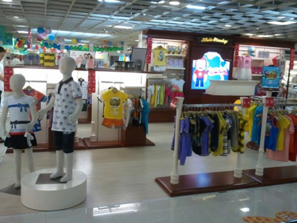 哈乐猴童装店铺展示