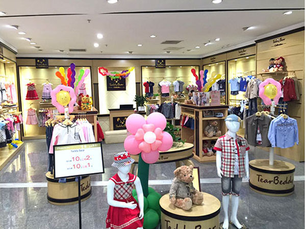 泰迪熊童装店铺展示