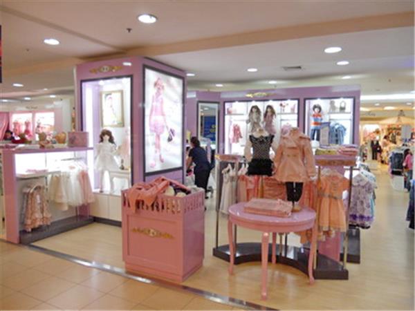 爱儿斯童装店铺展示