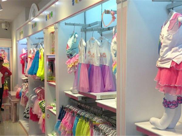 番衣岛柜童装店铺展示