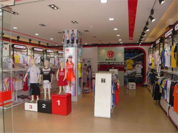 佐丹王子童装店铺展示