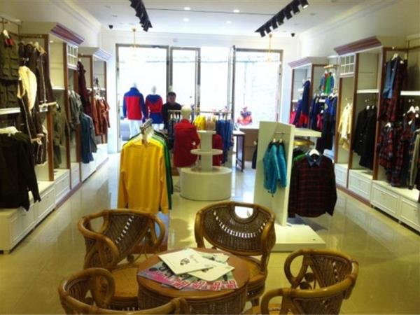 亲尚童装店铺展示