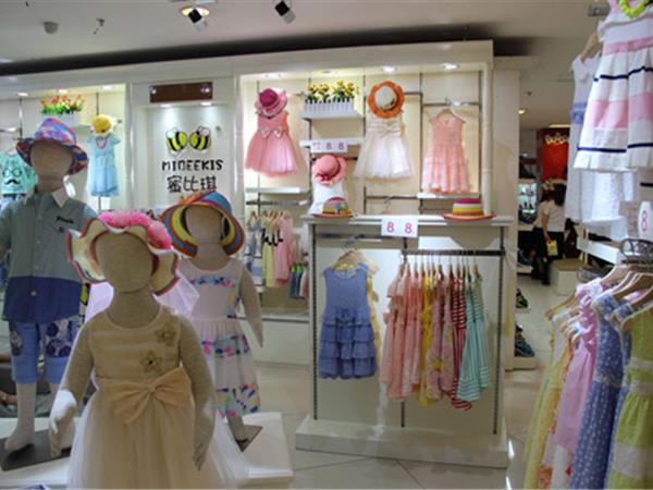 蜜比琪童装店铺展示