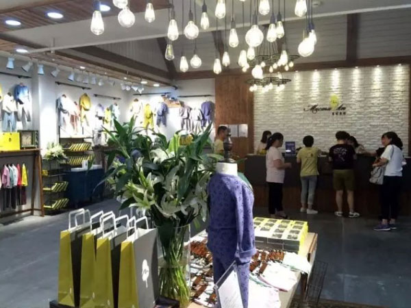 木可木可童装店铺展示