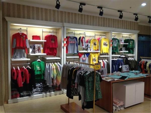 亲尚童装店铺展示