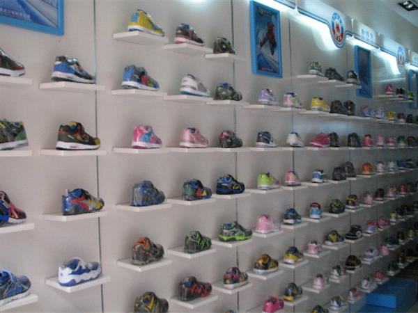 蜘蛛侠童装店铺展示