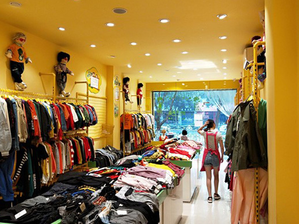 奇妙城堡童装店铺展示