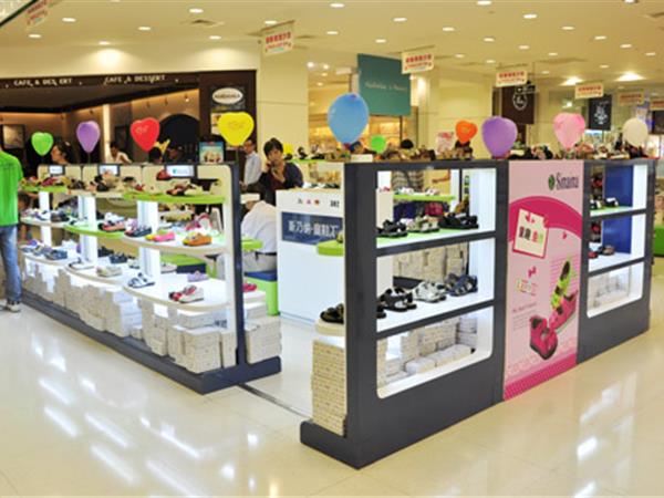 斯乃纳童装店铺展示