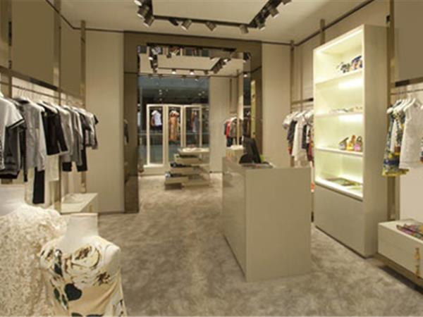 杜嘉班纳童装店铺展示