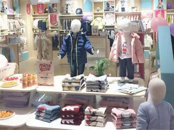 麦吉安琪童装店铺展示