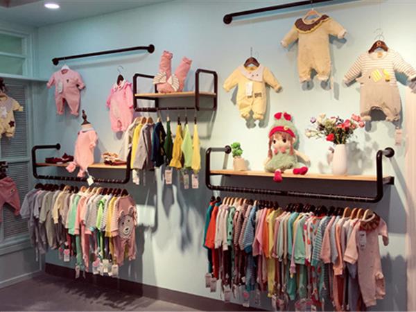 萌丫兔童装店铺展示