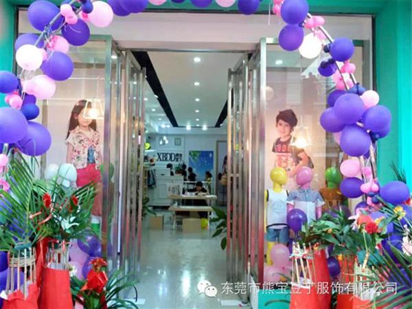 熊宝豆丁童装店铺展示
