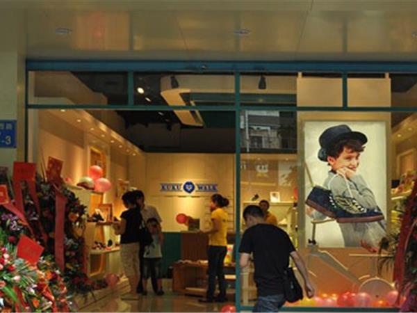 酷酷沃可童装店铺展示