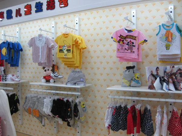 笨笨鼠童装店铺展示