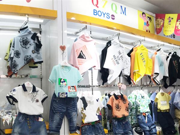 七仔七妹童装店铺展示