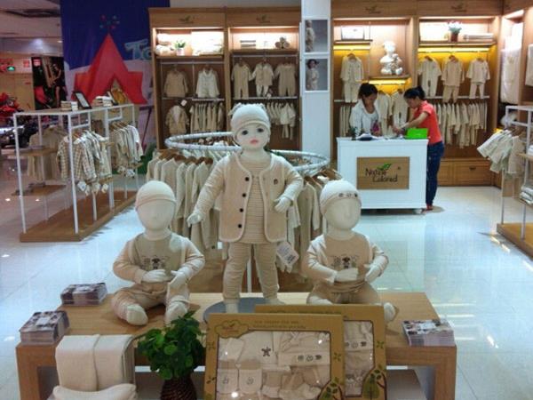 本色棉童装店铺展示