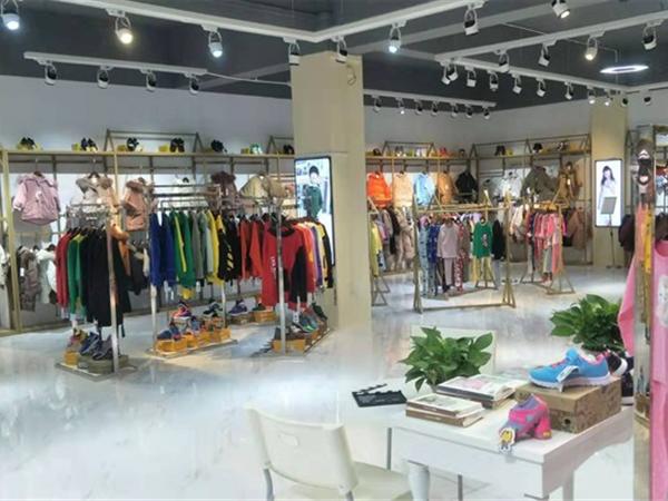 小明星童装店铺展示