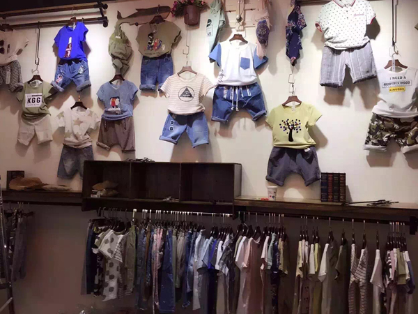 金果果童装店铺展示