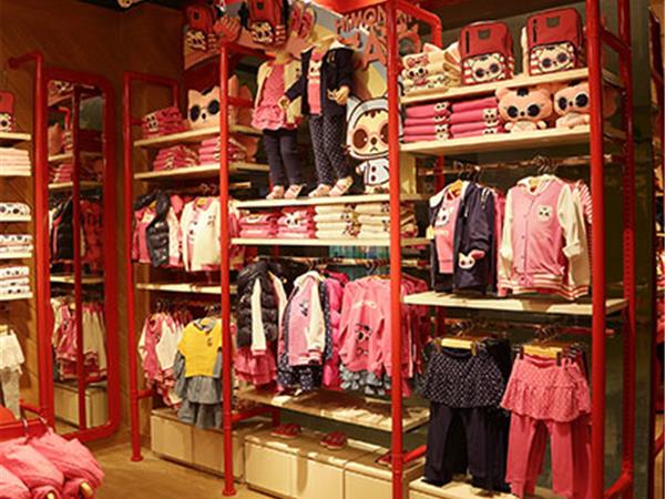 米粒班童装店铺展示