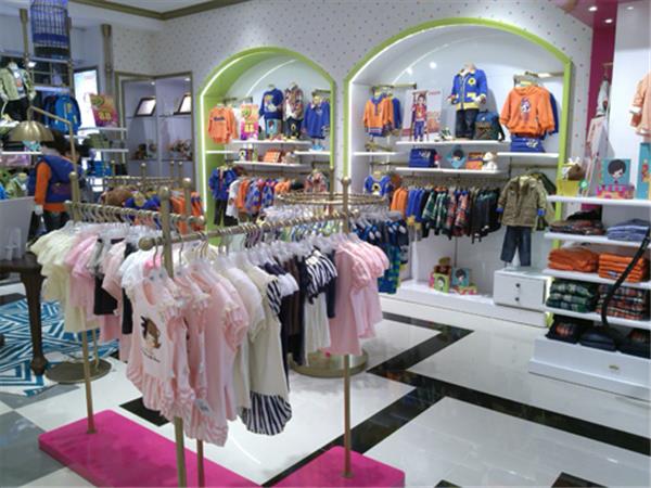 力果童装店铺展示