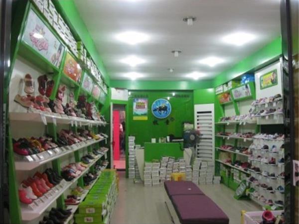 牧童童装店铺展示