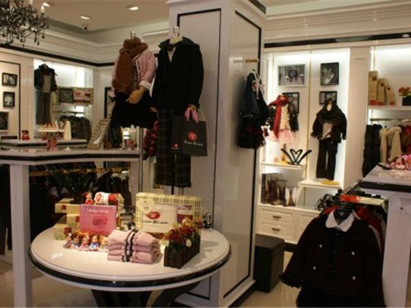 维罗瓦伊洛童装店铺展示