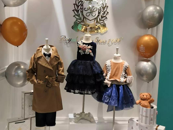 常春藤童装店铺展示