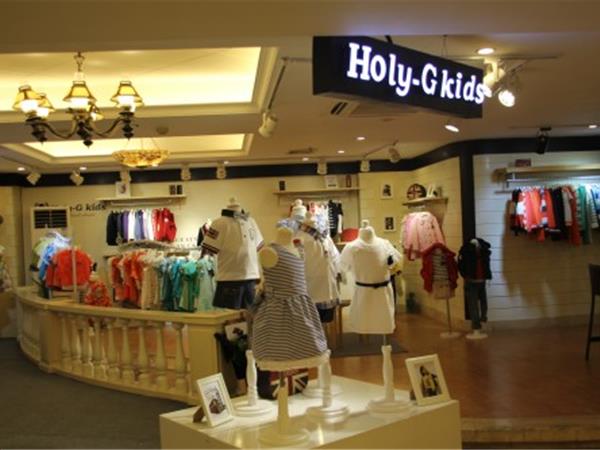 好理吉童装店铺展示