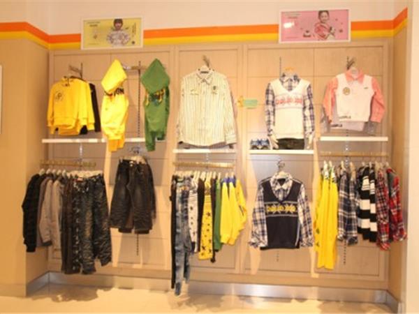 卡西龙鞋帽童装店铺展示