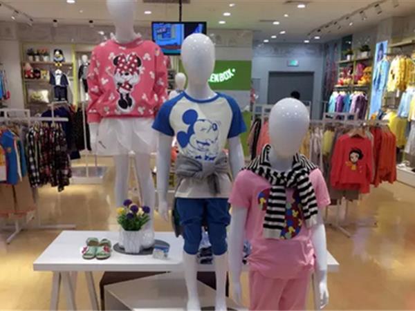 绿盒子童装店铺展示