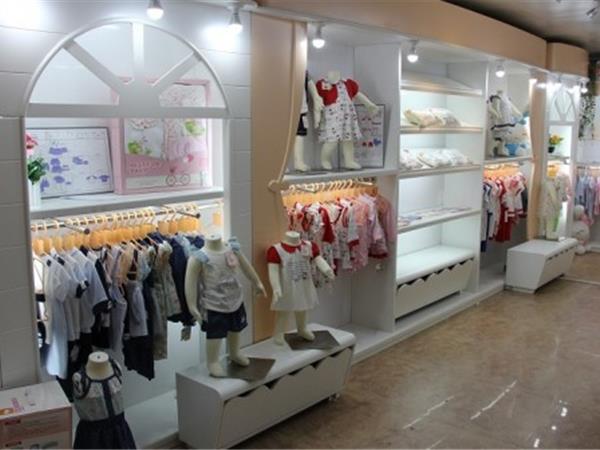 蓓宝童装店铺展示